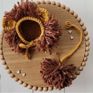 Adorable infant lion crochet lion hat and tail!